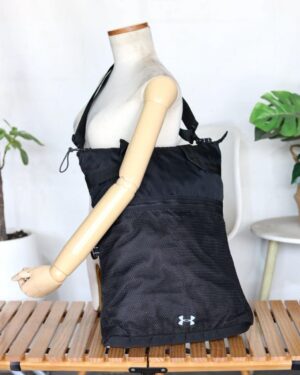 UNDER ARMOUR