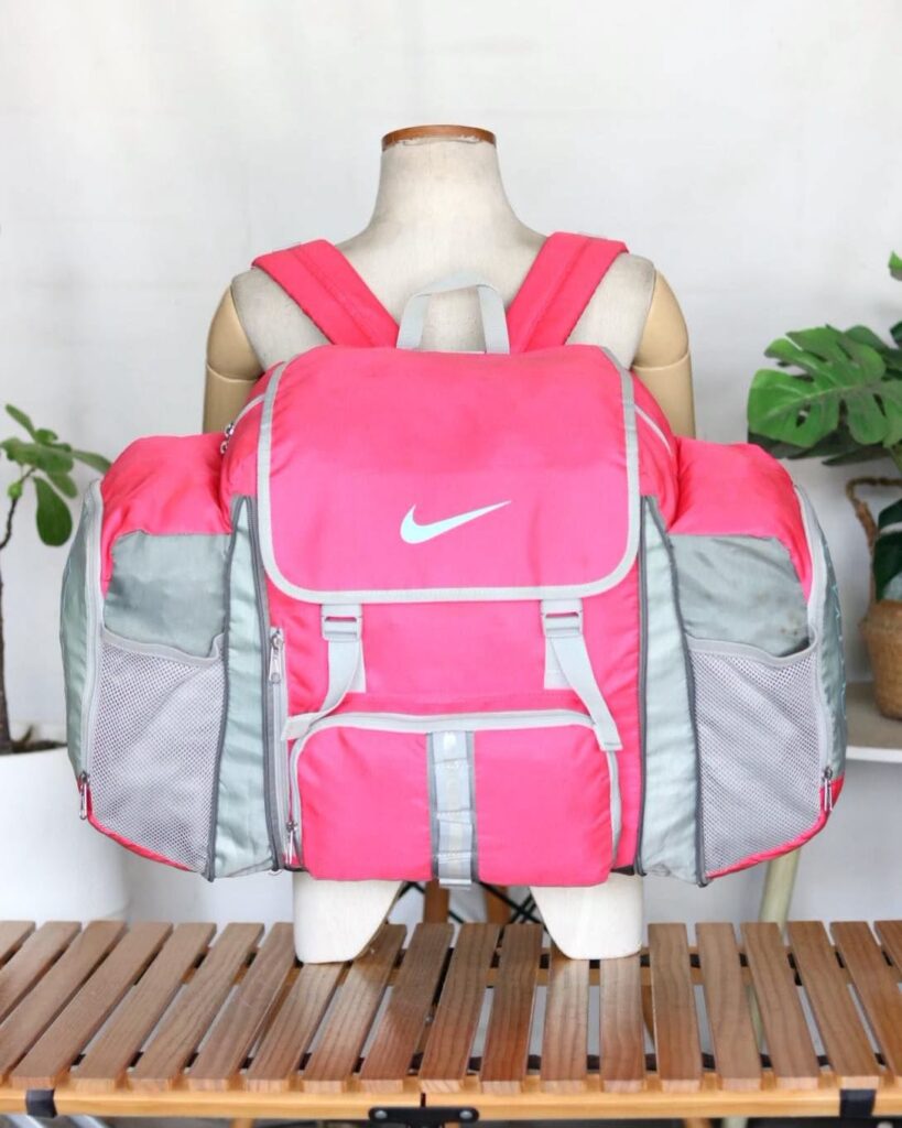 NIKE