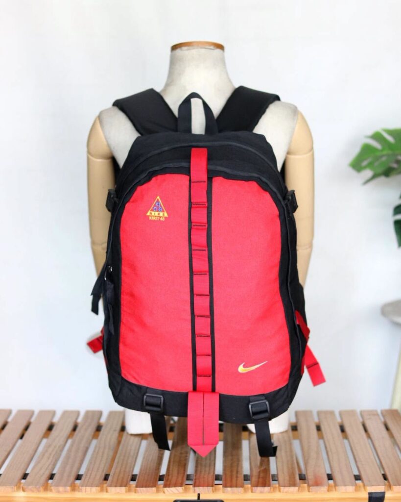 NIKE